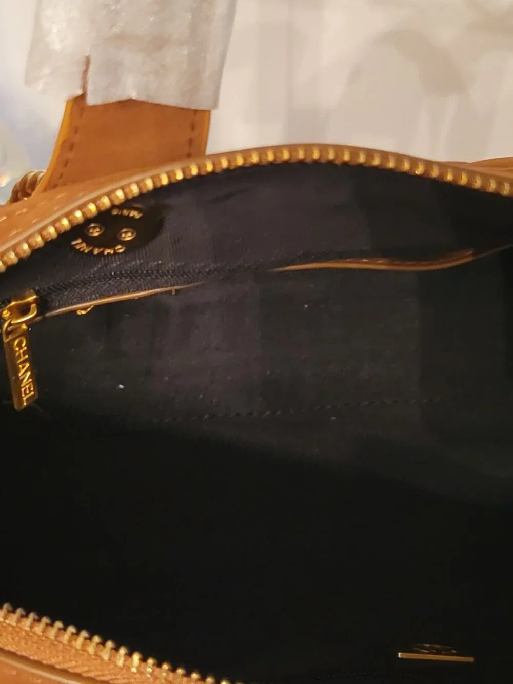 **Suede beauty! Shoulder bag style. No brand. New!